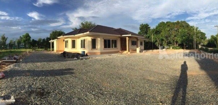 ให้เช่าบ้านเดี่ยว พื้นที่ 1 ไร่ อ.พนัสนิคม จ.ชลบุรี ใกล้ร้านสะดวกซื้อ 7/11 มินิบิ๊กซี โลตัส ซีเจ โทร 0879556066