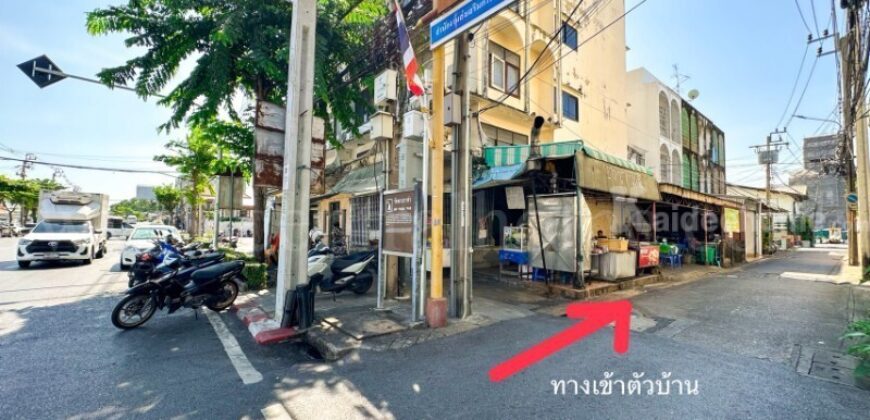 บ้านเดี่ยว 3 ชั้น สร้างเอง ถนนอรุณอมรินทร์ – บางกอกน้อย ใกล้ รพ.ศิริราช ขายถูกกว่าราคาประเมิน