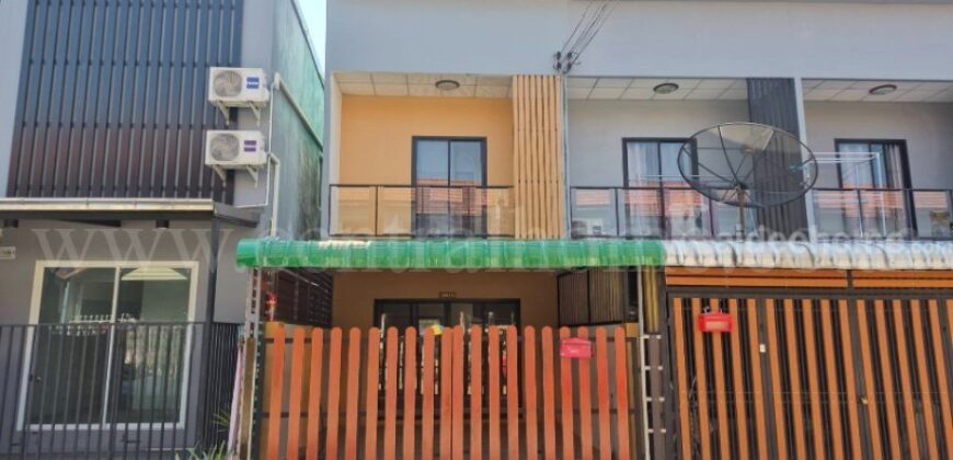 ทาวน์โฮม ฉัตรไพลิน ลาดหลุมแก้ว รีโนเวท พร้อมอยู่ ราคาถูก