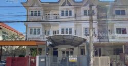 ทาวน์เฮ้าส์ ซอย นาคนิวาส 37 แยก 1-8 ถนน ลาดพร้าว 71 ขายถูก