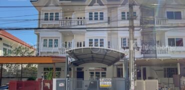 ทาวน์เฮ้าส์ ซอย นาคนิวาส 37 แยก 1-8 ถนน ลาดพร้าว 71 ขายถูก