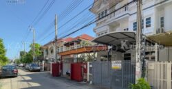 ทาวน์เฮ้าส์ ซอย นาคนิวาส 37 แยก 1-8 ถนน ลาดพร้าว 71 ขายถูก