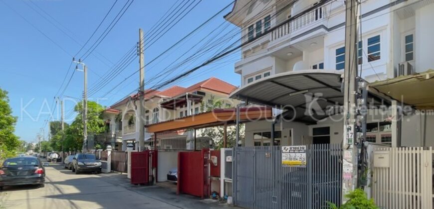 ทาวน์เฮ้าส์ ซอย นาคนิวาส 37 แยก 1-8 ถนน ลาดพร้าว 71 ขายถูก
