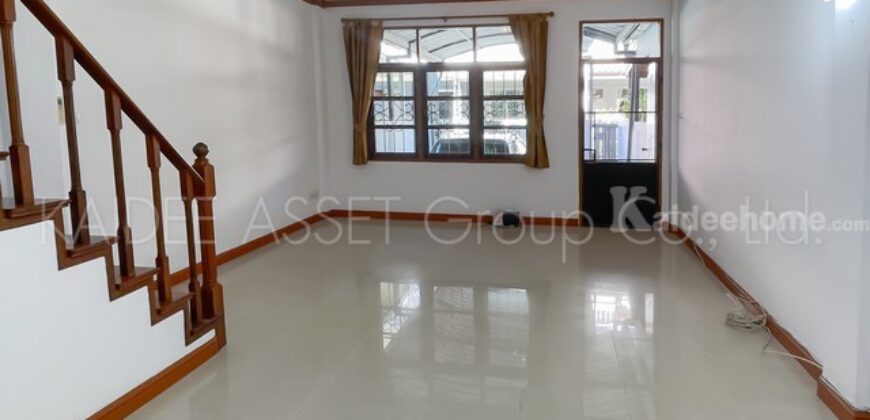 ทาวน์เฮ้าส์ ซอย นาคนิวาส 37 แยก 1-8 ถนน ลาดพร้าว 71 ขายถูก