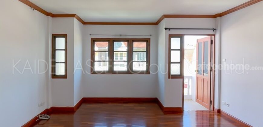 ทาวน์เฮ้าส์ ซอย นาคนิวาส 37 แยก 1-8 ถนน ลาดพร้าว 71 ขายถูก