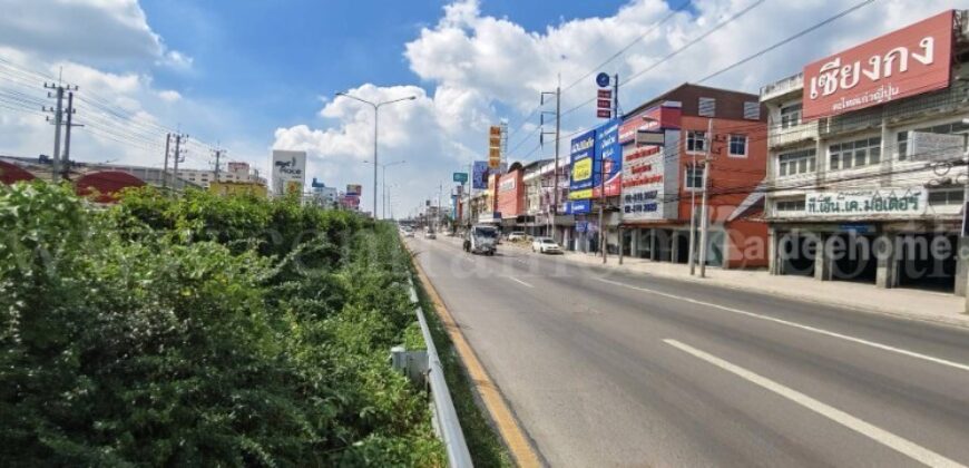 อาคารพาณิชย์ 3 ชั้นครึ่ง 3 คูหา ติดถนนเพชรเกษม ทำเลดี ราคาถูก