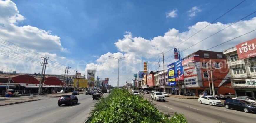 อาคารพาณิชย์ 3 ชั้นครึ่ง 3 คูหา ติดถนนเพชรเกษม ทำเลดี ราคาถูก