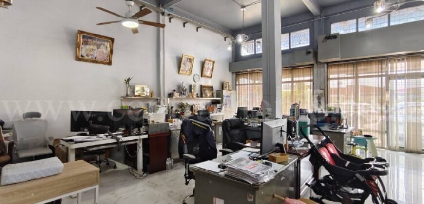 อาคารพาณิชย์ 3 ชั้นครึ่ง 3 คูหา ติดถนนเพชรเกษม ทำเลดี ราคาถูก