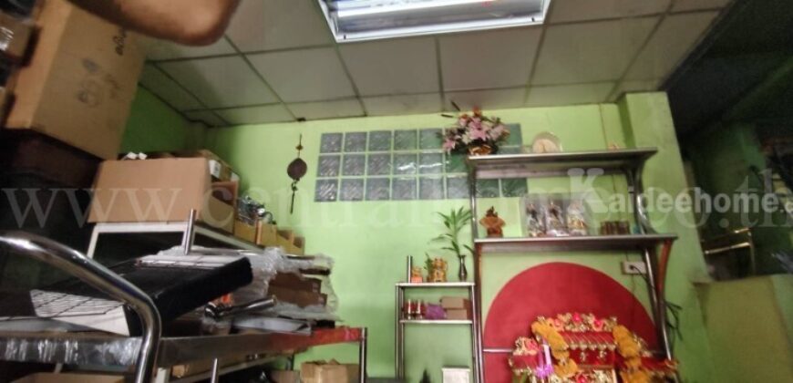 อาคารพาณิชย์ 3 ชั้นครึ่ง 3 คูหา ติดถนนเพชรเกษม ทำเลดี ราคาถูก