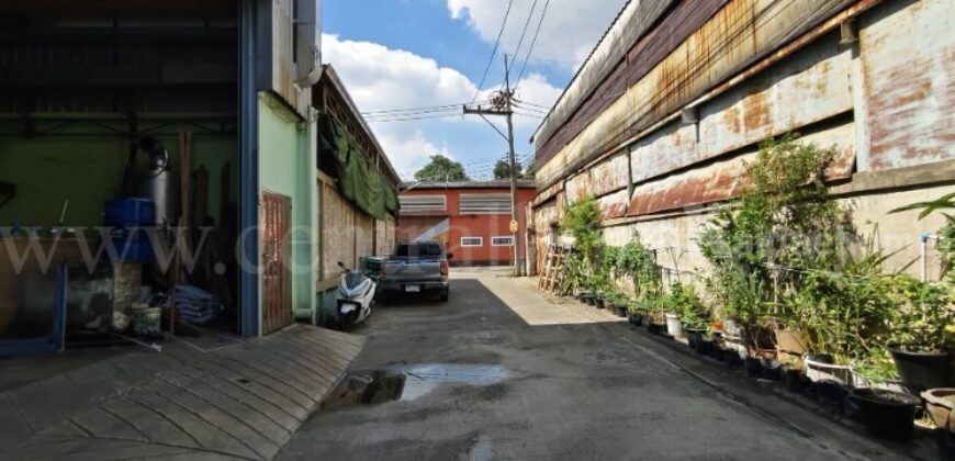 โกดังห่างถนนเพชรเกษม 50 เมตร