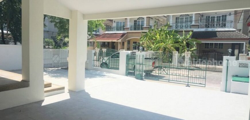 รหัสC6983 ให้เช่าบ้านเดี่ยว 2ชั้น ย่านถนนศรีนครินทร์ซอย51 ใกล้ซีคอนสแควร์ พาราไดซ์พาร์ค