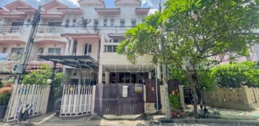 ทาวน์เฮ้าส์ บ้านริมสวน ดอนเมือง ประชาอุทิศ 12 หลังริม ขายถูก