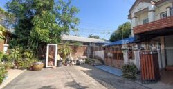 ทาวน์เฮ้าส์ บ้านกฤษณา ซอยร่มเกล้า 12 หลังริม ราคาถูก