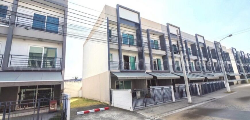 ทาวน์โฮม 3 ชั้น บ้านกลางเมือง สวนหลวง หลังริม ราคาถูกที่สุดในโครงการ