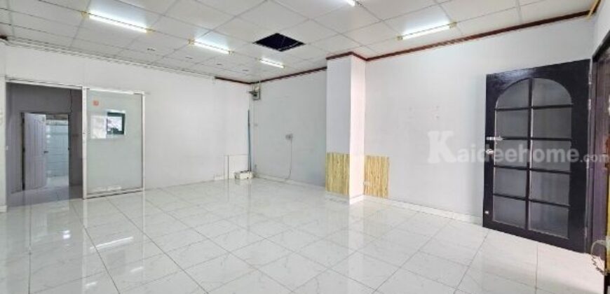 ขาย!! ทาวน์เฮ้าส์ 3 ชั้น ซื่อตรงการ์เด้น ถนนรัตนาธิเบศร์ ไทรม้า เมืองนนทบุรี (ขนาด 19 ตร.ว.) ติดถนนใหญ่และรถไฟฟ้า ทำเลดีๆแบบนี้ หาไม่ได้อีกแล้ว : Suetrong Garden