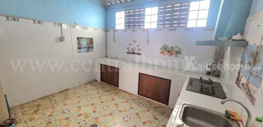 อาคารพาณิชย์ 3.5 ชั้น ซอยอยู่สุข 23 บางเมือง – สมุทรปราการ รีโนเวทแล้ว สภาพดี