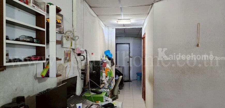 ทาวน์เฮ้าส์ ชั้นเดียว 36 ตร.วา อำเภอเมืองนครสวรรค์ หลังริม