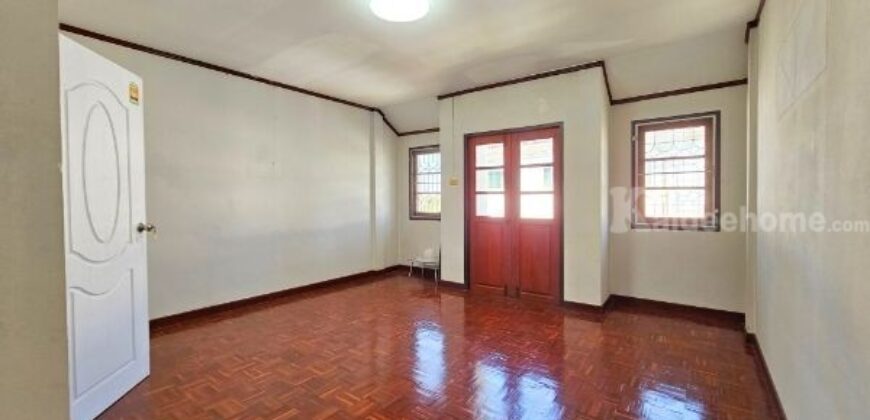 ขาย!! ทาวน์เฮ้าส์ 3 ชั้น ซื่อตรงการ์เด้น ถนนรัตนาธิเบศร์ ไทรม้า เมืองนนทบุรี (ขนาด 19 ตร.ว.) ติดถนนใหญ่และรถไฟฟ้า ทำเลดีๆแบบนี้ หาไม่ได้อีกแล้ว : Suetrong Garden