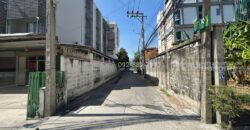 ขายที่ดิน ถนนลาดพร้าว80 ซอย22 พื้นที่ 100 ตารางวา พร้อมสิ่งปลูกสร้างบ้าน 2 ชั้น ขายเพียง 14 ล้านบาท ใกล้รถไฟฟ้าสายสีเหลือง สถานีลาดพร้าว71