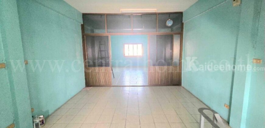 อาคารพาณิชย์ 3.5 ชั้น ซอยอยู่สุข 23 บางเมือง – สมุทรปราการ รีโนเวทแล้ว สภาพดี