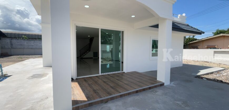 บ้านพร้อมที่ดินชลบุรี เนื้อที่ 567 ตารางวา บ้าน 2 ชั้น รีโนเวทใหม่พร้อมโกดังขนาดใหญ่