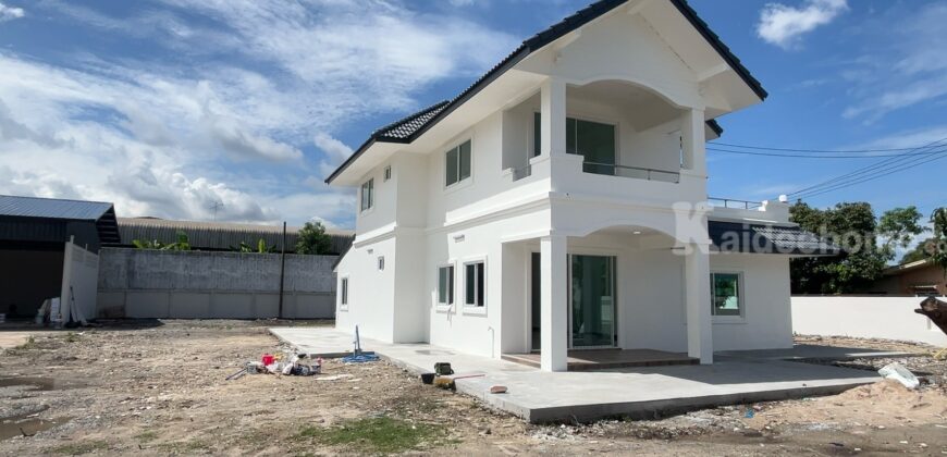 บ้านพร้อมที่ดินชลบุรี เนื้อที่ 567 ตารางวา บ้าน 2 ชั้น รีโนเวทใหม่พร้อมโกดังขนาดใหญ่