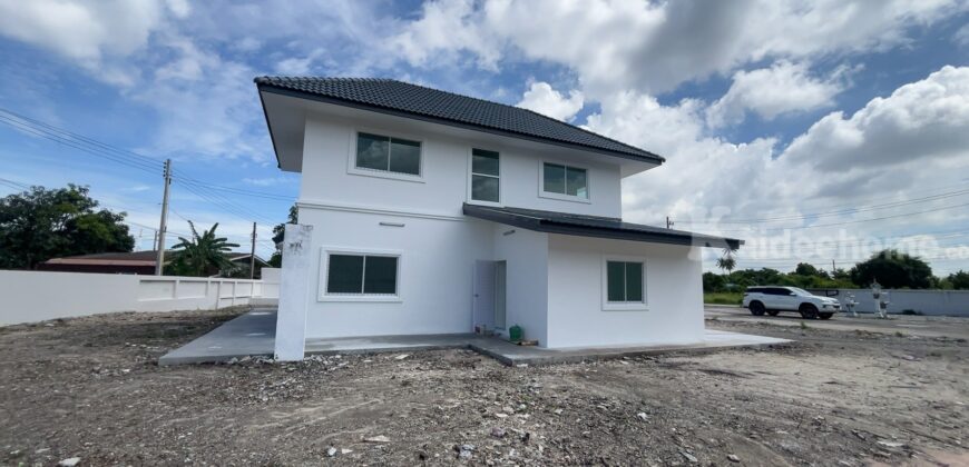 บ้านพร้อมที่ดินชลบุรี เนื้อที่ 567 ตารางวา บ้าน 2 ชั้น รีโนเวทใหม่พร้อมโกดังขนาดใหญ่