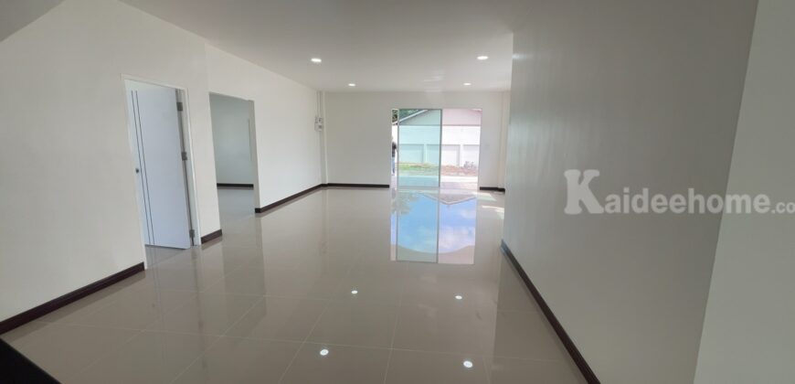บ้านพร้อมที่ดินชลบุรี เนื้อที่ 567 ตารางวา บ้าน 2 ชั้น รีโนเวทใหม่พร้อมโกดังขนาดใหญ่