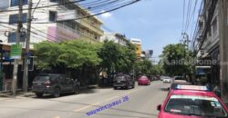 ขายที่ดิน ถนนพระราม2 ซอย28 แยก22 เขตจอมทอง กทม. พร้อมสิ่งปลูกสร้าง เป็นพื้นที่สีส้ม ขนาด 8 ไร่ 1 งาน 85 ตร.ว. โทร. 0814018666