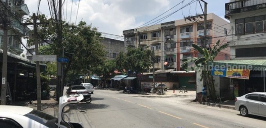 ขายที่ดิน ถนนพระราม2 ซอย28 แยก22 เขตจอมทอง กทม. พร้อมสิ่งปลูกสร้าง เป็นพื้นที่สีส้ม ขนาด 8 ไร่ 1 งาน 85 ตร.ว. โทร. 0814018666