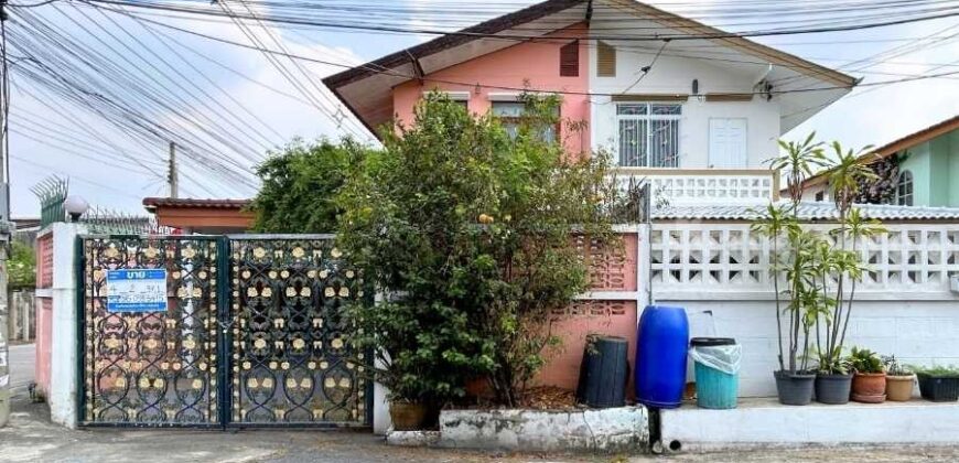 ขายถูกมาก!!! หมู่บ้านหลักสี่แลนด์ ซ.โกสุมรวมใจ 39 (ขนาด 37 ตร.ว.) ใกล้สนามบินดอนเมือง รร.นานาชาติฮาร์โรว์ : Lak Si Land