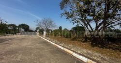 ที่ดินเปล่า ถมแล้ว 106.7 ตร.วา หมู่บ้าน การ์เด้นลากูน่า – ฉะเชิงเทรา ถนนเมน ติดทะเลสาบ