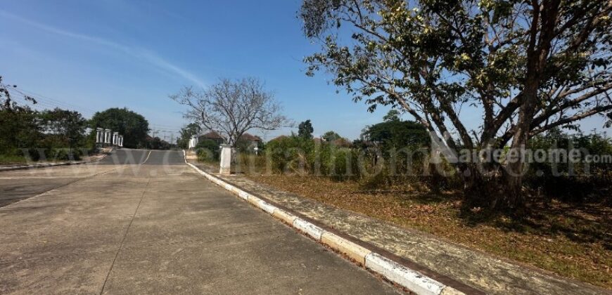 ที่ดินเปล่า ถมแล้ว 106.7 ตร.วา หมู่บ้าน การ์เด้นลากูน่า – ฉะเชิงเทรา ถนนเมน ติดทะเลสาบ