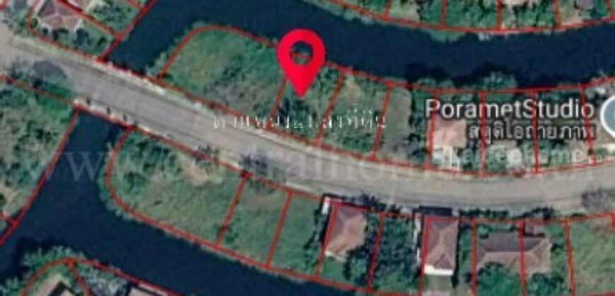 ที่ดินเปล่า ถมแล้ว 106.7 ตร.วา หมู่บ้าน การ์เด้นลากูน่า – ฉะเชิงเทรา ถนนเมน ติดทะเลสาบ