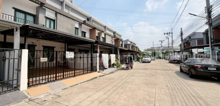 ทาวน์โฮม รัชชา กรีน กาญจนาภิเษก-กันตนา บ้านสวย ถูกที่สุดในโครงการ