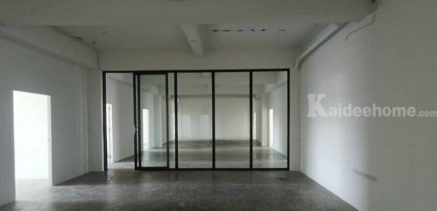 รหัสC7060 ให้เช่าอาคารพาณิชย์ 3ชั้น 5คูหา พร้อมห้องพัก 12 ห้อง ถนนนวมินทร์ ใกล้ถนนเสรีไทย ใกล้เดอะมอลล์บางกะปิ