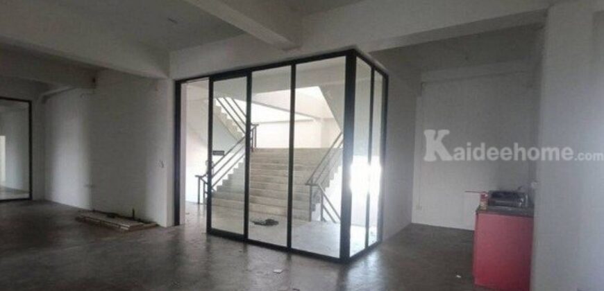 รหัสC7060 ให้เช่าอาคารพาณิชย์ 3ชั้น 5คูหา พร้อมห้องพัก 12 ห้อง ถนนนวมินทร์ ใกล้ถนนเสรีไทย ใกล้เดอะมอลล์บางกะปิ