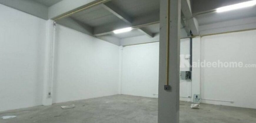 รหัสC7060 ให้เช่าอาคารพาณิชย์ 3ชั้น 5คูหา พร้อมห้องพัก 12 ห้อง ถนนนวมินทร์ ใกล้ถนนเสรีไทย ใกล้เดอะมอลล์บางกะปิ