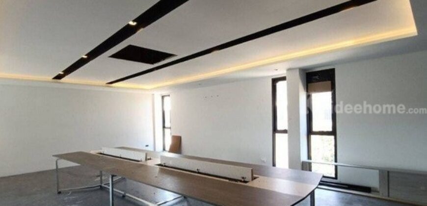 รหัสC7060 ให้เช่าอาคารพาณิชย์ 3ชั้น 5คูหา พร้อมห้องพัก 12 ห้อง ถนนนวมินทร์ ใกล้ถนนเสรีไทย ใกล้เดอะมอลล์บางกะปิ