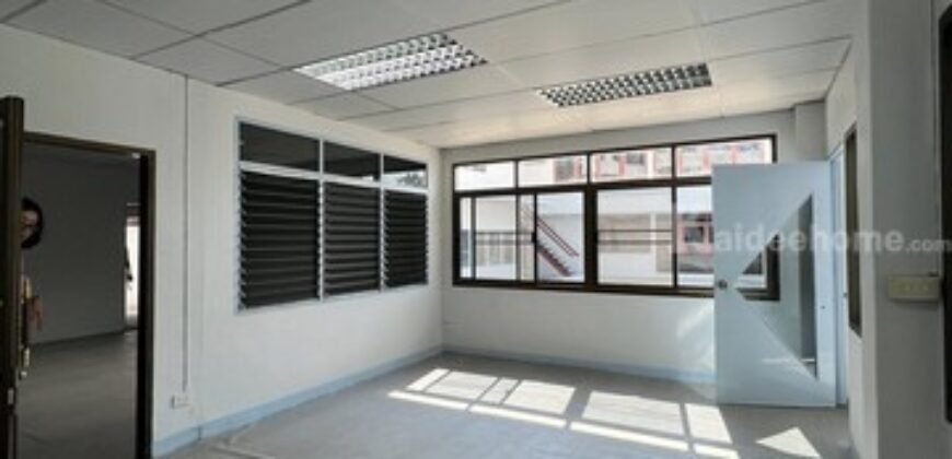 รหัสC7064 ให้เช่าอาคารสำนักงาน 3ชั้น เนื้อที่เกือบ 1ไร่ พร้อมที่พักอาศัย ย่านถนนจันทร์ ใกล้สาทร สีลม เจริญกรุง