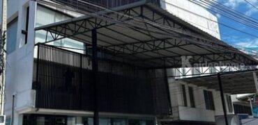 รหัสC7066 ให้เช่าอาคารพาณิชย์ 4ชั้น ย่านถนนกิ่งแก้ว บางนา เหมาะทำโชว์รูม สำนักงาน ที่จอดรถมีหลายคัน