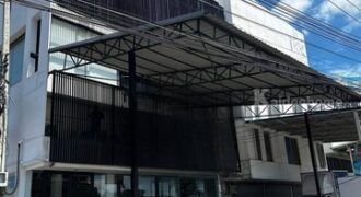 รหัสC7066 ให้เช่าอาคารพาณิชย์ 4ชั้น ย่านถนนกิ่งแก้ว บางนา เหมาะทำโชว์รูม สำนักงาน ที่จอดรถมีหลายคัน