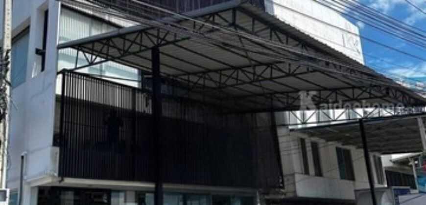 รหัสC7066 ให้เช่าอาคารพาณิชย์ 4ชั้น ย่านถนนกิ่งแก้ว บางนา เหมาะทำโชว์รูม สำนักงาน ที่จอดรถมีหลายคัน