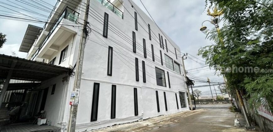 รหัสC7066 ให้เช่าอาคารพาณิชย์ 4ชั้น ย่านถนนกิ่งแก้ว บางนา เหมาะทำโชว์รูม สำนักงาน ที่จอดรถมีหลายคัน