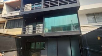 รหัสC7072 ให้เช่าทาวน์โฮม 3ชั้น ทำเลใจกลางเมืองย่านสุขุมวิท26 ใกล้ BTS เหมาะทำโฮมออฟฟิศ