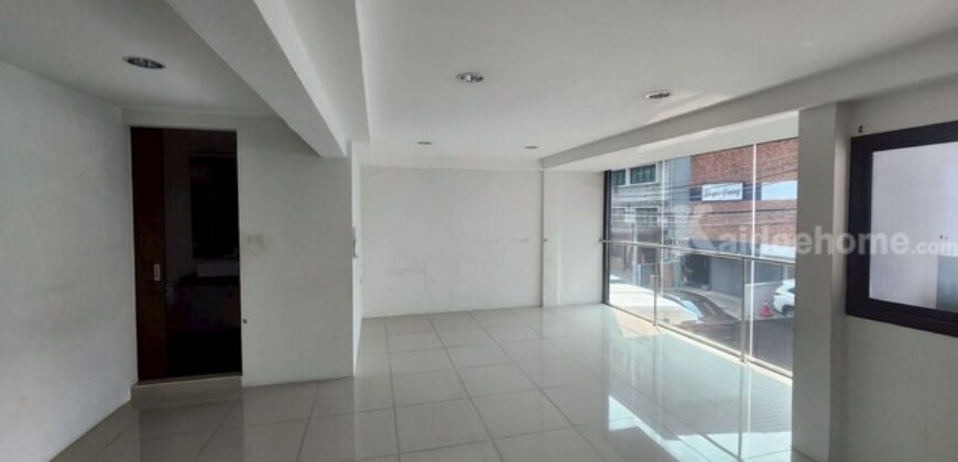 รหัสC7072 ให้เช่าทาวน์โฮม 3ชั้น ทำเลใจกลางเมืองย่านสุขุมวิท26 ใกล้ BTS เหมาะทำโฮมออฟฟิศ