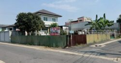 ขายที่ดิน ประชาอุทิศ90-1-8 ซอยชุมชนคลองเก้าห้อง พื้นที่ 51 ตรว. ติดถนนเมน แปลงมุม ขายเพียง 2.5 ล้านบาทเท่านั้น ใกล้ตลาดประชาอุทิศ90