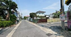 ขายที่ดิน ประชาอุทิศ90-1-8 ซอยชุมชนคลองเก้าห้อง พื้นที่ 51 ตรว. ติดถนนเมน แปลงมุม ขายเพียง 2.5 ล้านบาทเท่านั้น ใกล้ตลาดประชาอุทิศ90