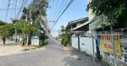 ขายที่ดิน ประชาอุทิศ90-1-8 ซอยชุมชนคลองเก้าห้อง พื้นที่ 51 ตรว. ติดถนนเมน แปลงมุม ขายเพียง 2.5 ล้านบาทเท่านั้น ใกล้ตลาดประชาอุทิศ90