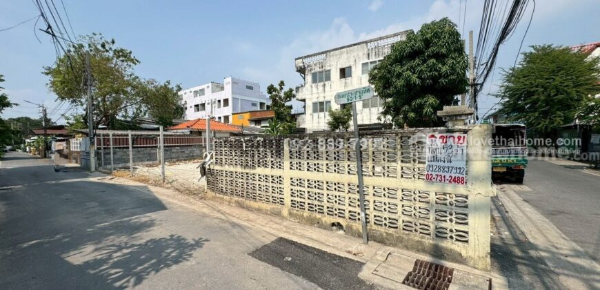 ขายที่ดิน ประชาอุทิศ90 แยก1-5 ซอยชุมชนคลองเก้าห้อง พื้นที่ 53.5 ตรว. ติดถนน 2 ด้าน แปลงมุม ขายเพียง 2.5 ล้านบาทเท่านั้น ใกล้ตลาดประชาอุทิศ90